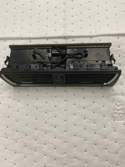 Audi A5 Center Climate Vent/Fresh Air Grille 8T1 820 951 C