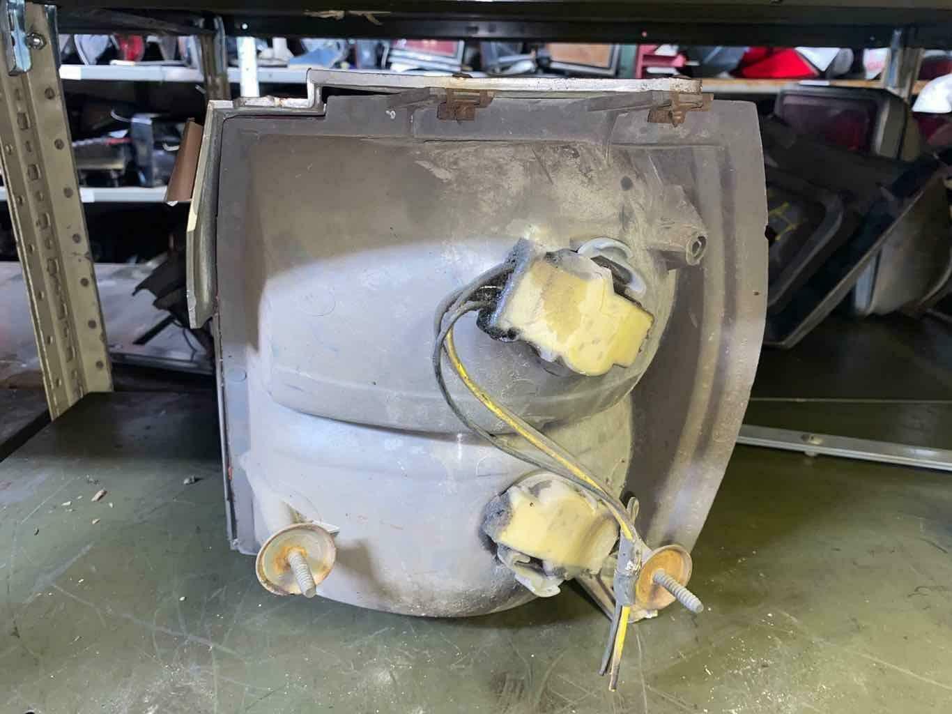 Tail Light Assembly OLDS EIGHTY-EIGHT 88 Left 80 81 82 83