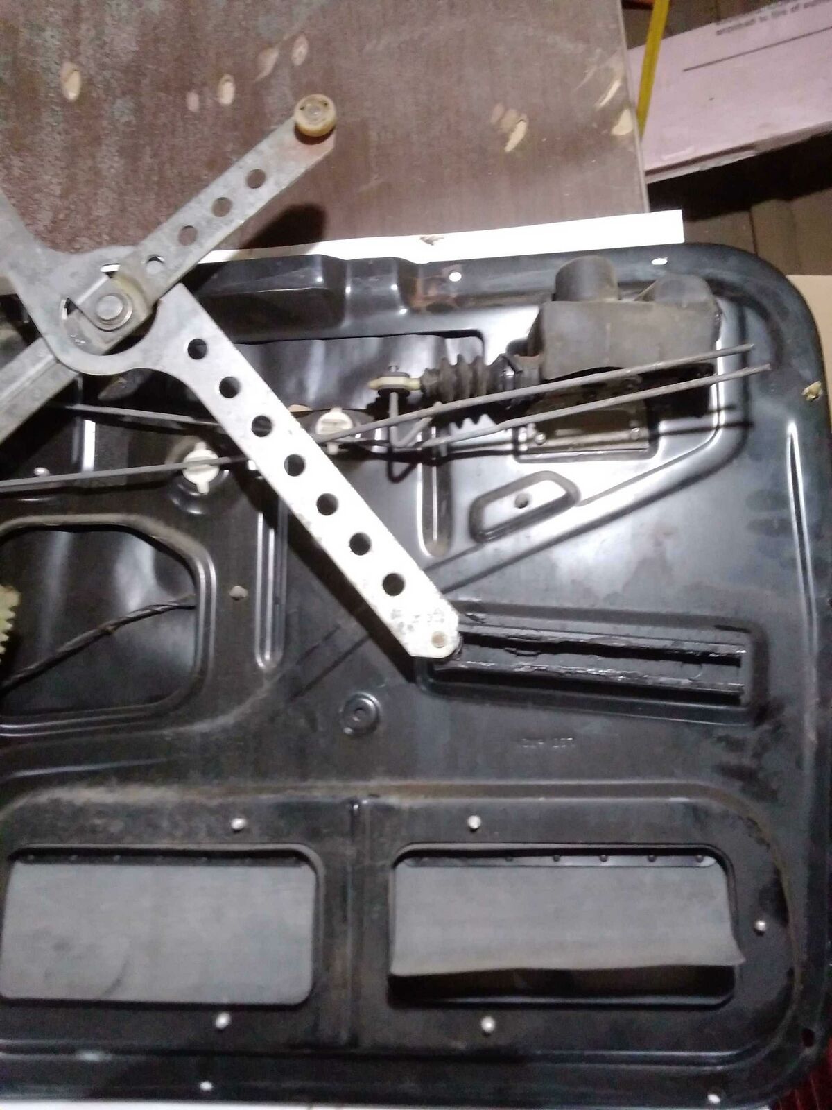 Front Door Regulator CHEVY PICKUP 1500 Left 88 - 02