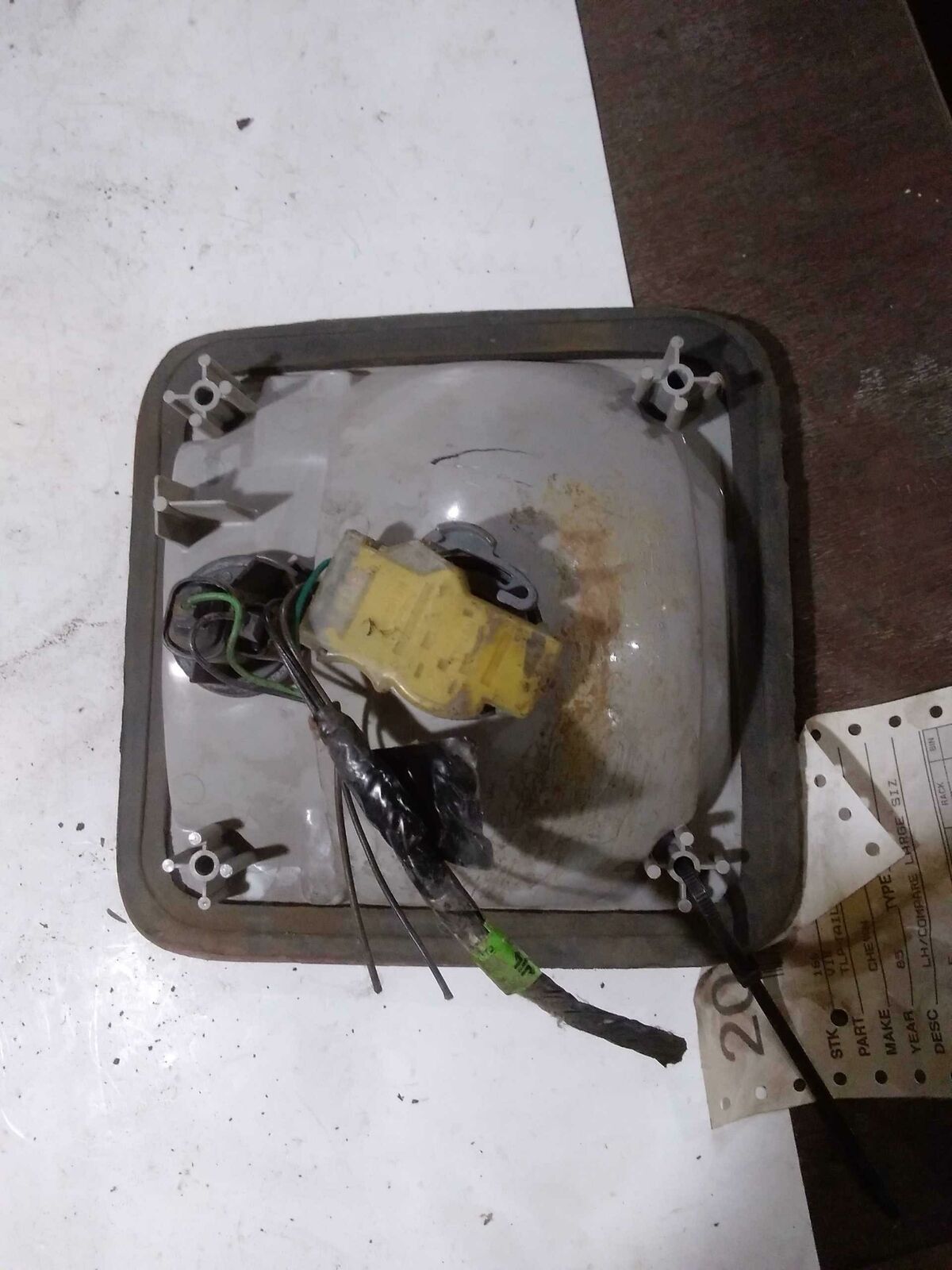 Tail Light Assembly CHEVY VAN 20 SERIES Left 85 86 87 88 89 90 91 92 93 94 95