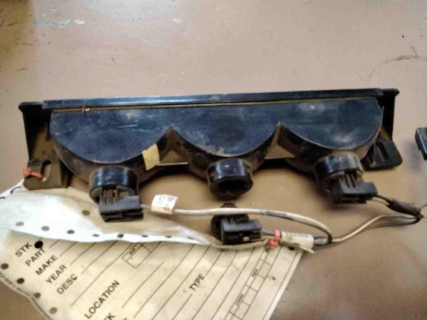 Tail Light Assembly DODGE CARAVAN Left 91 92 93 94 95