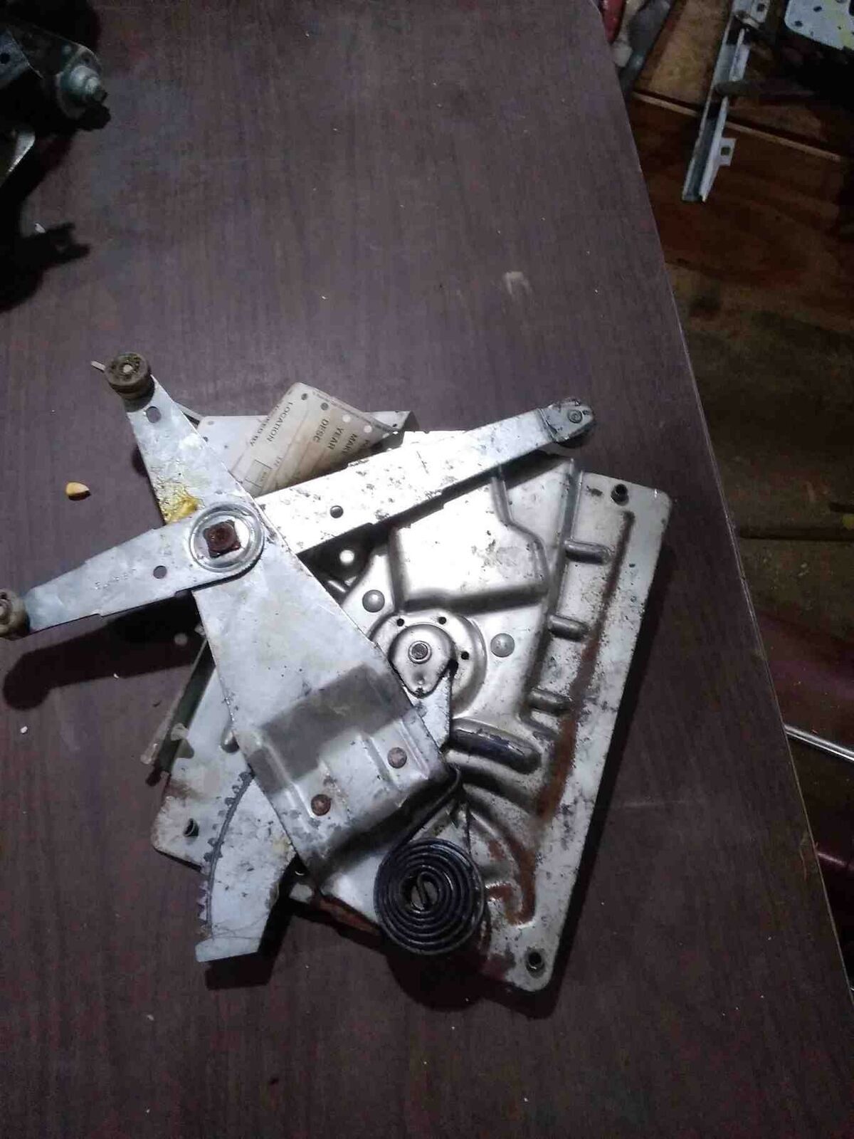 Side/rear/cargo Regulator BLAZER S10/JIMMY S15 Left 95 - 05