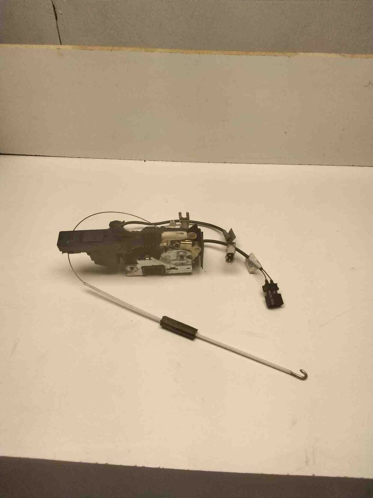 BMW E31 8 Series Passenger/Right Door Lock Assembly w/ Actuator 51 21 1 970 046