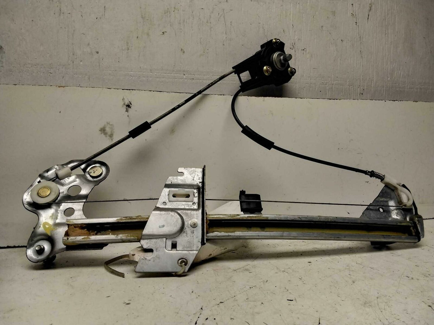 Front Door Regulator FORD ESCORT Right 98 99 00 01 02 03