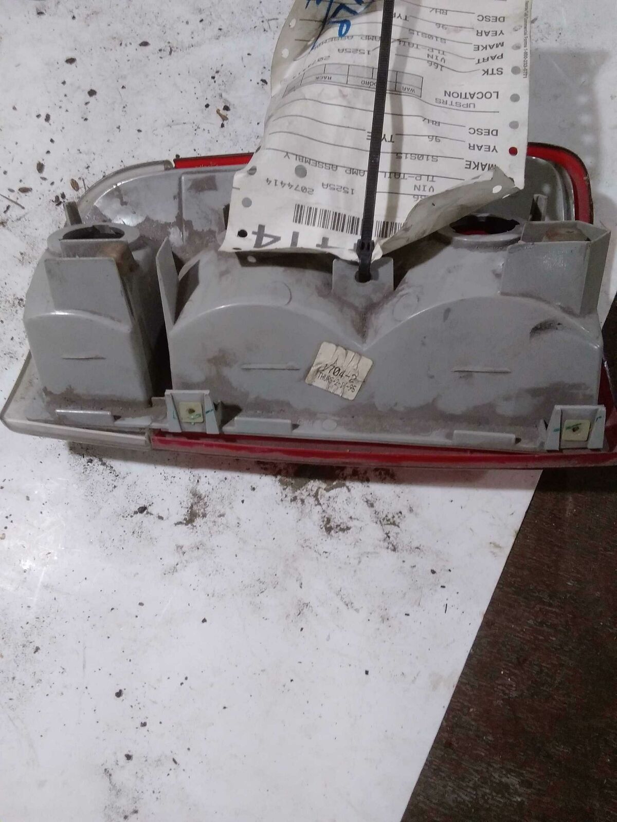 Tail Light Assembly BLAZER S10/JIMMY S15 Right 95 96 97 98 99 00 01 02 03 04 05