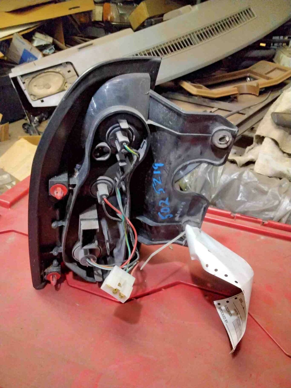 Tail Light Assembly CHEVY GEO TRACKER Right 99 00 01 02 03 04