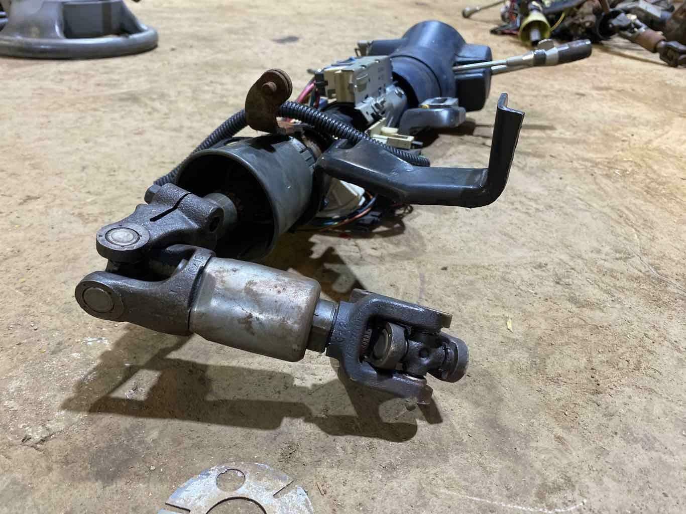 Steering Column PONTIAC 6000 82 83