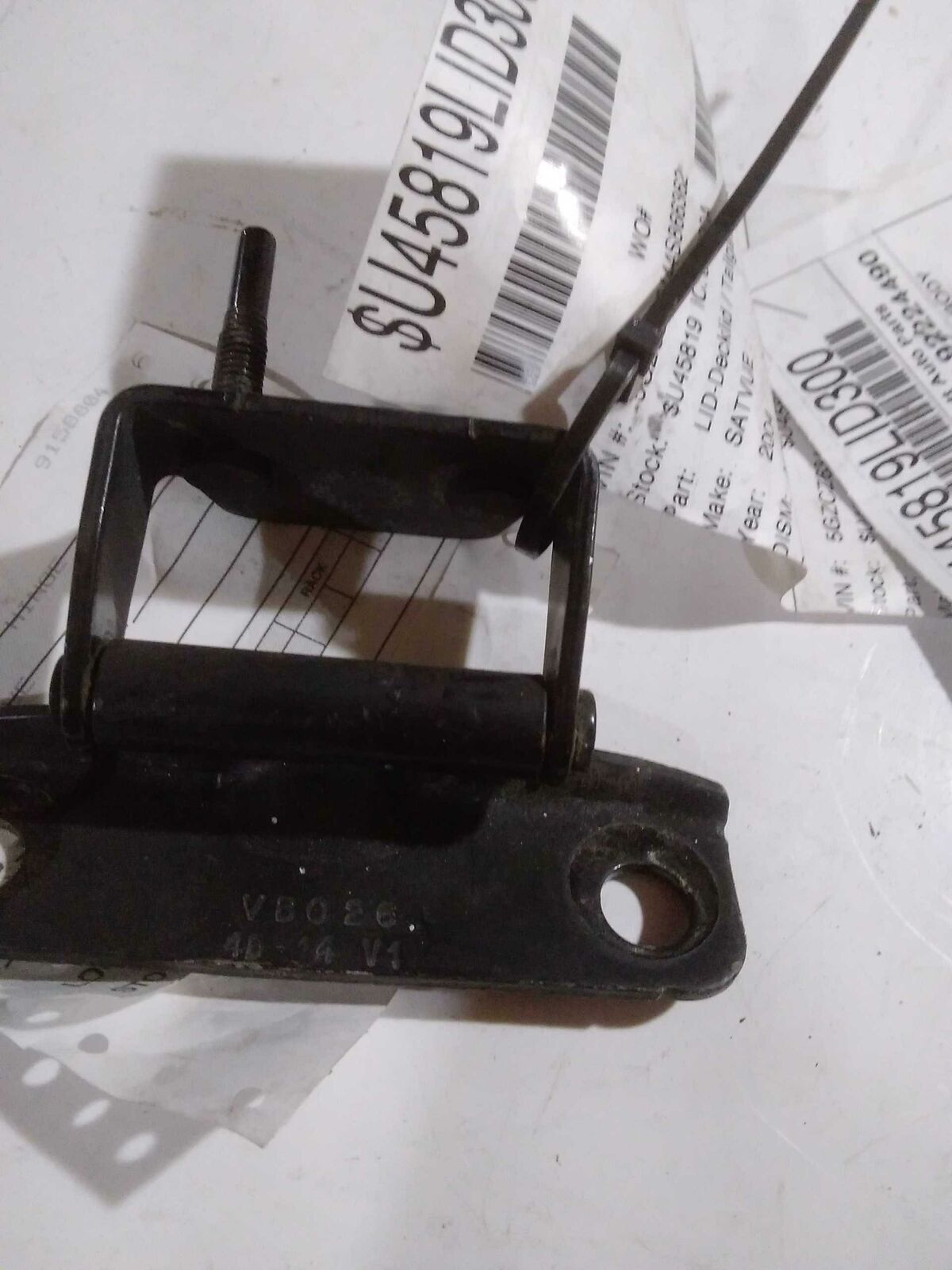 Lid Hinge SATURN VUE Rl 04