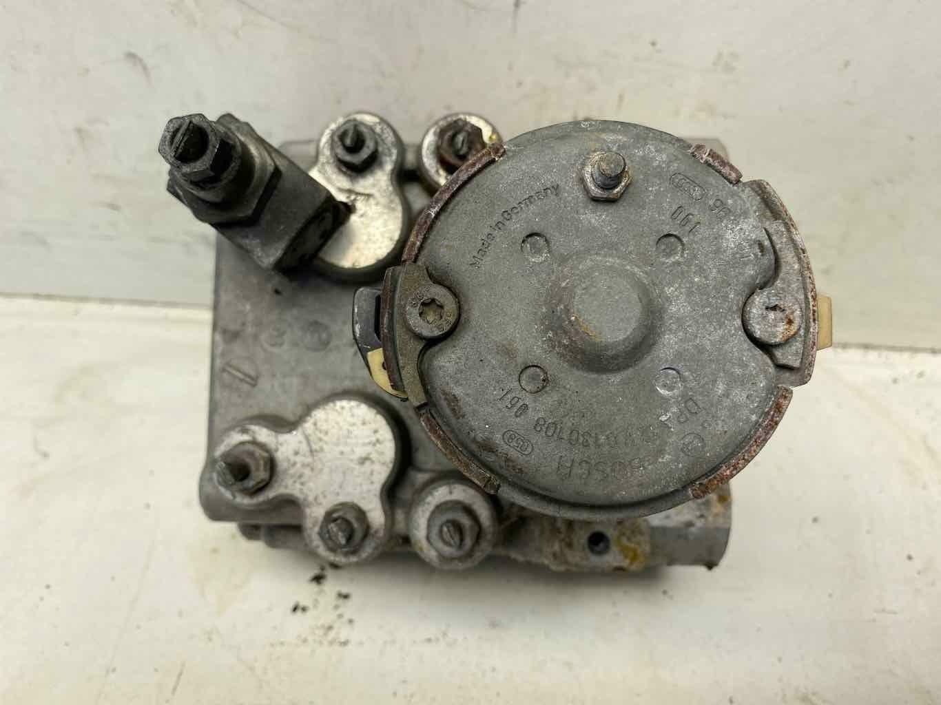 ABS Anti-lock Brake Hydraulic Pump and control unit BMW 840I 94 95 96