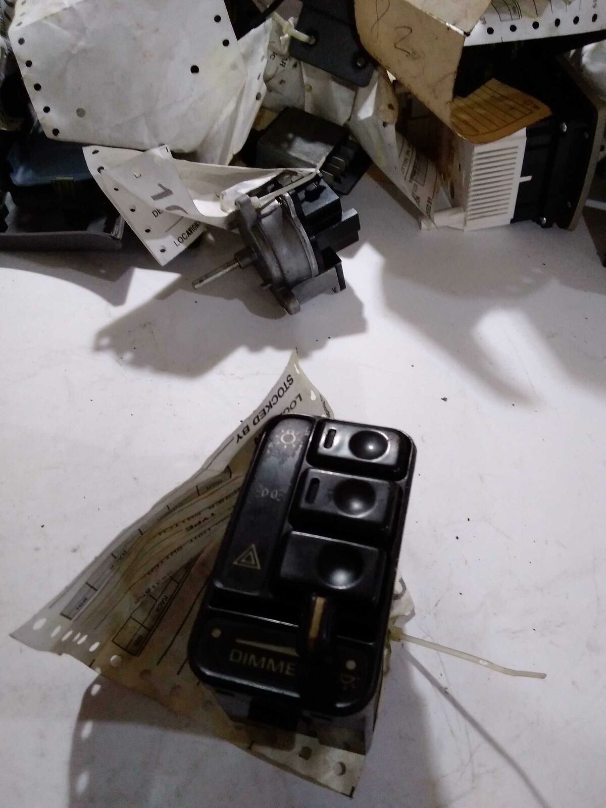 Headlight Switch DODGE CARAVAN 93