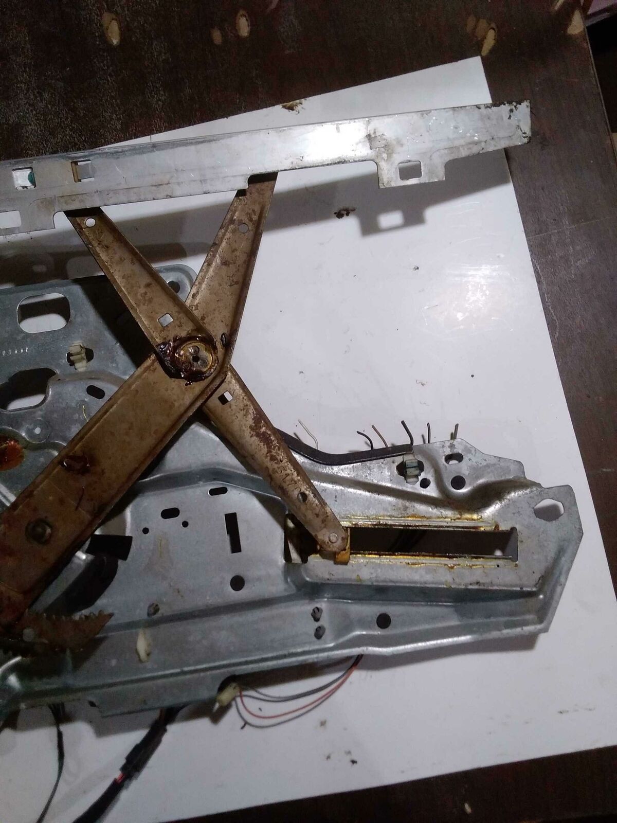 Front Door Regulator PONTIAC BONNEVILLE Left 92 93 94 95 96