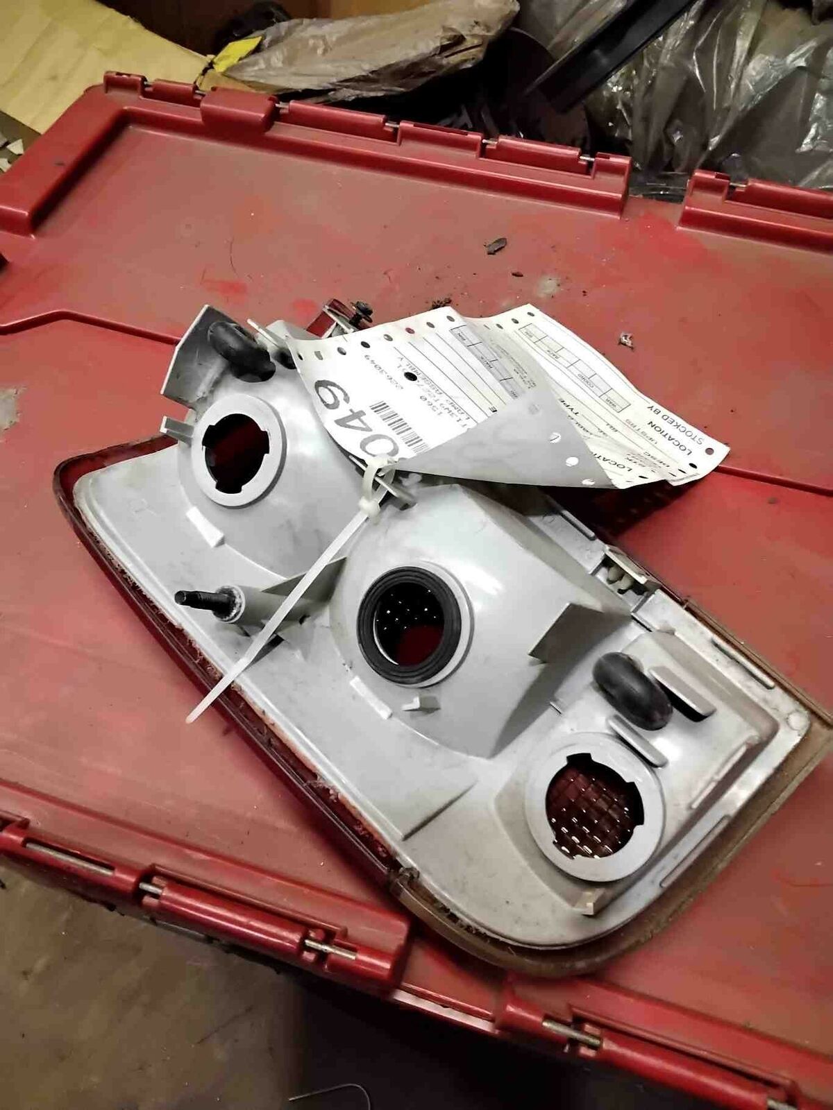 Tail Light Assembly BLAZER S10/JIMMY S15 Right 95 96 97 98 99 00 01 02 03 04 05