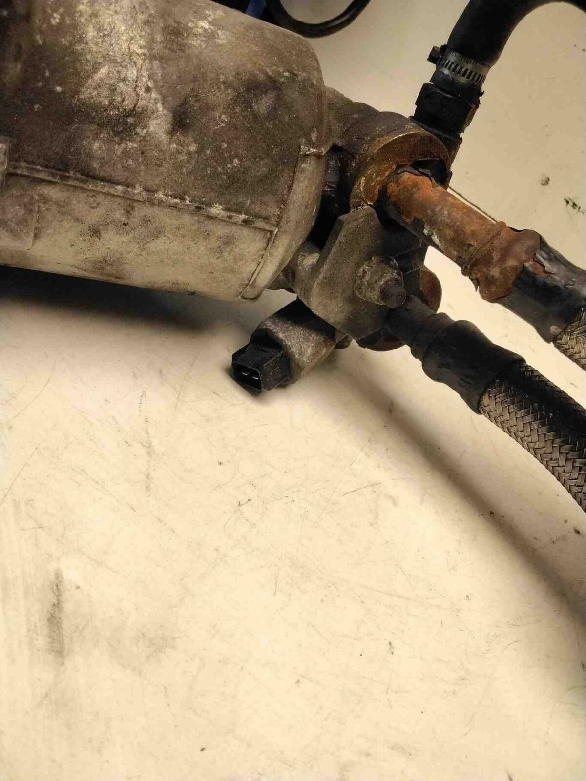 Oil Filter Housing BMW 840I 94