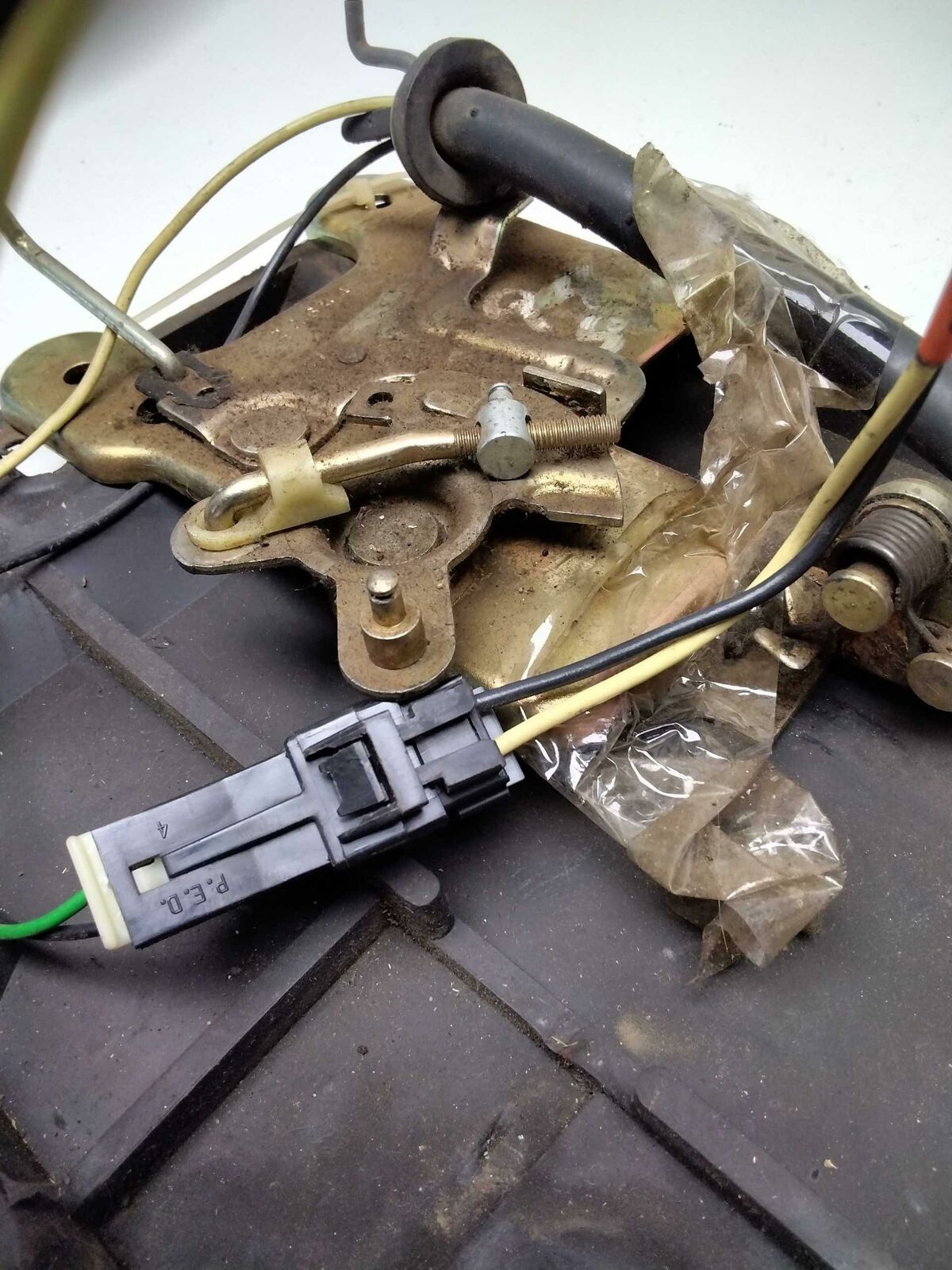 Rear Door Latch SUBURBAN 1500 Left 94