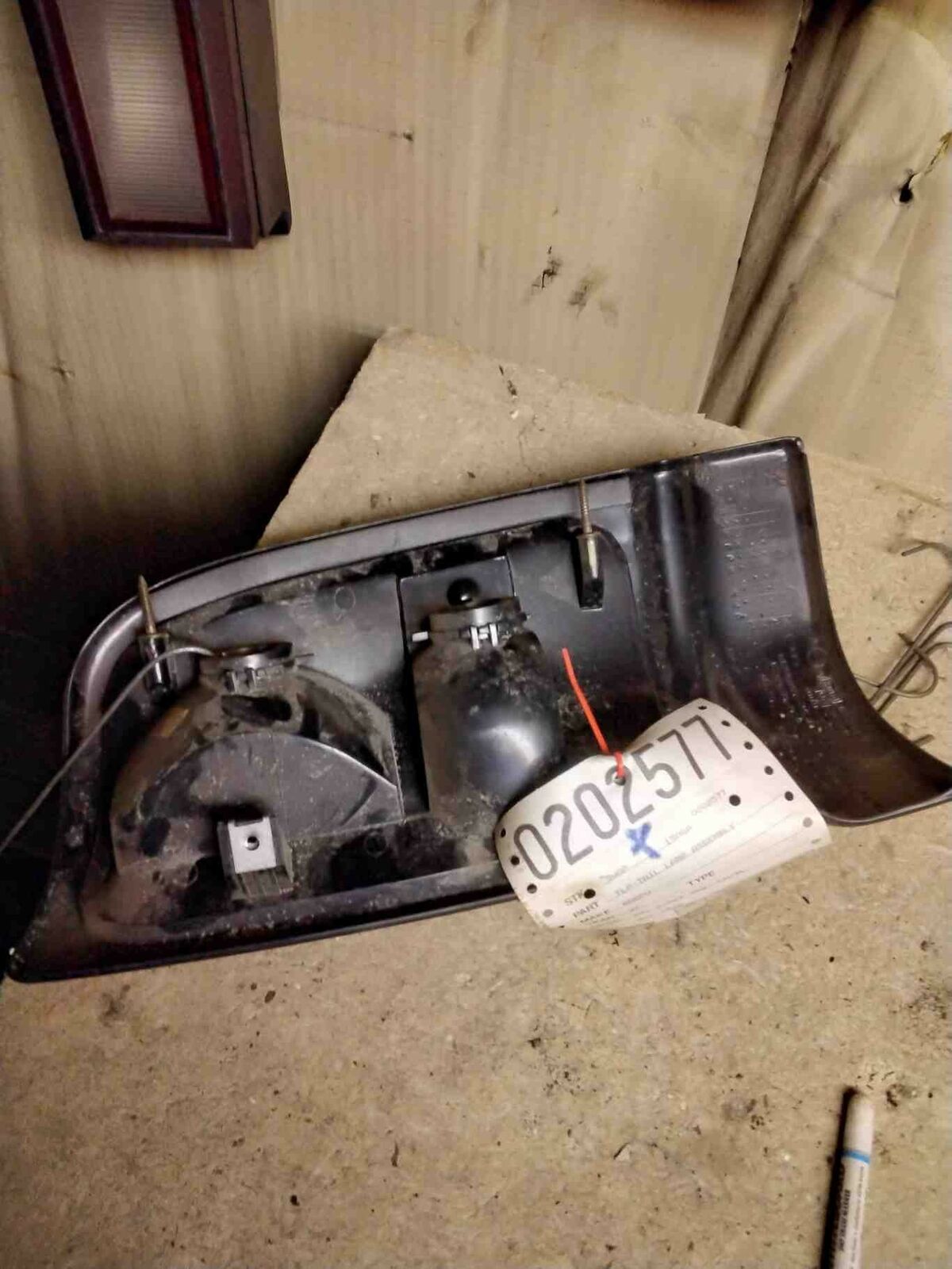 Tail Light Assembly DODGE PICKUP (FULL SIZE) Left 97