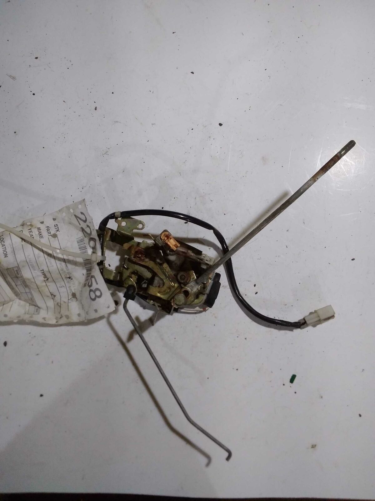 Front Door Latch FORD ESCORT Left 96