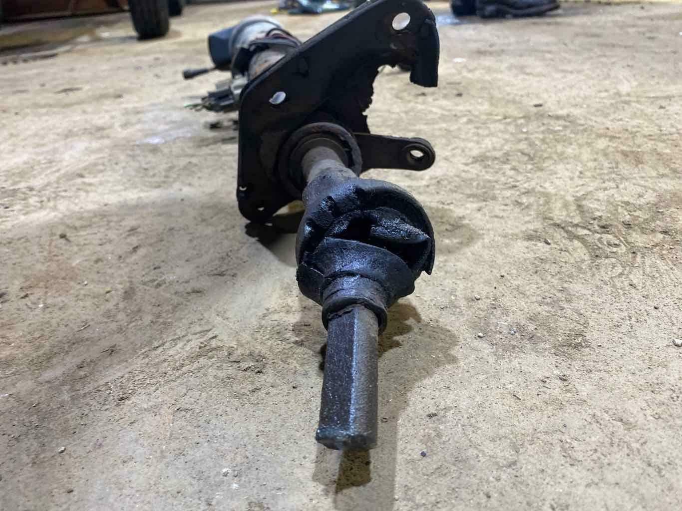 Steering Column CHEVY MONTE CARLO 79 80
