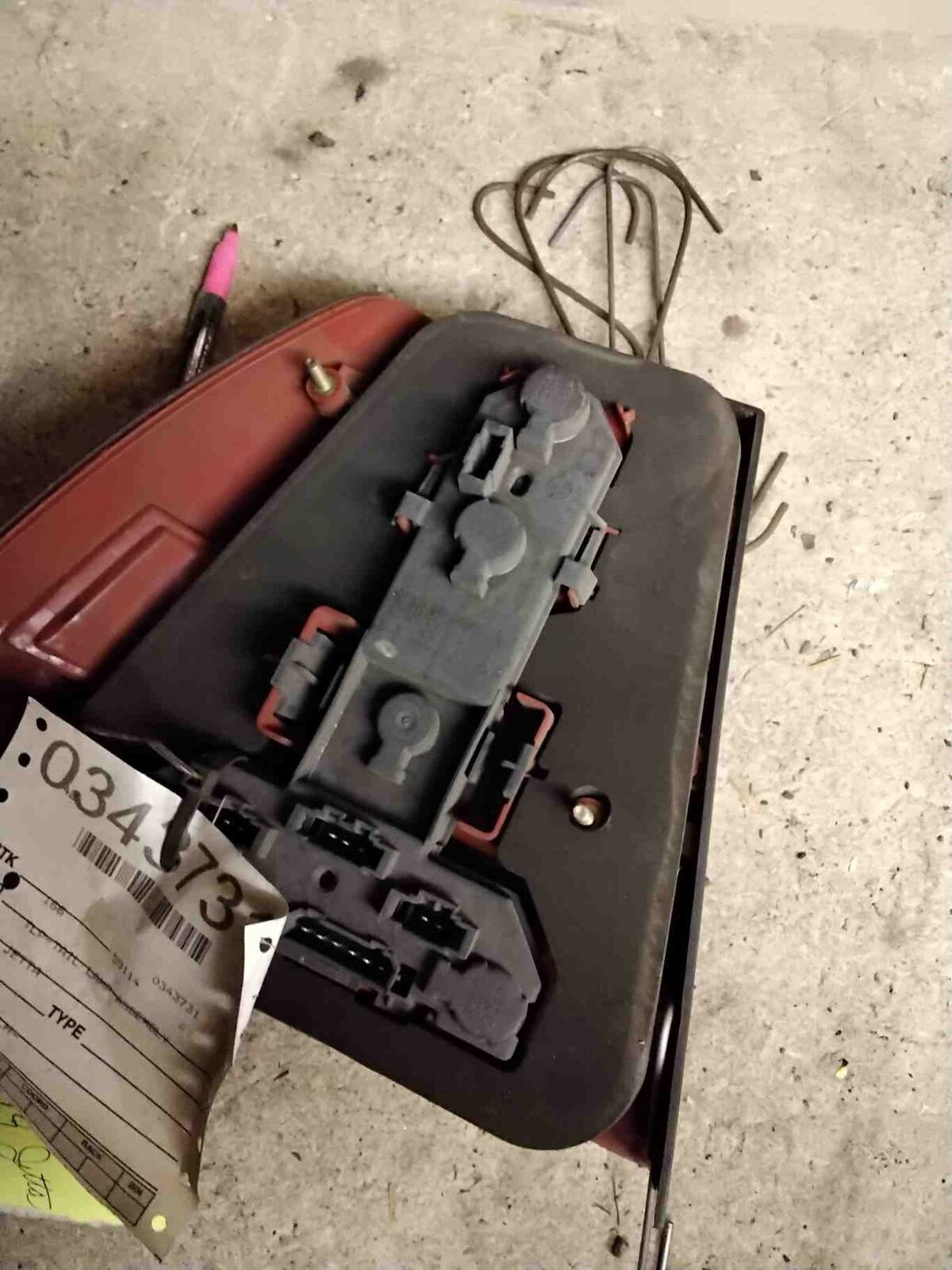 Tail Light Assembly VOLKSWAGEN JETTA Left 01