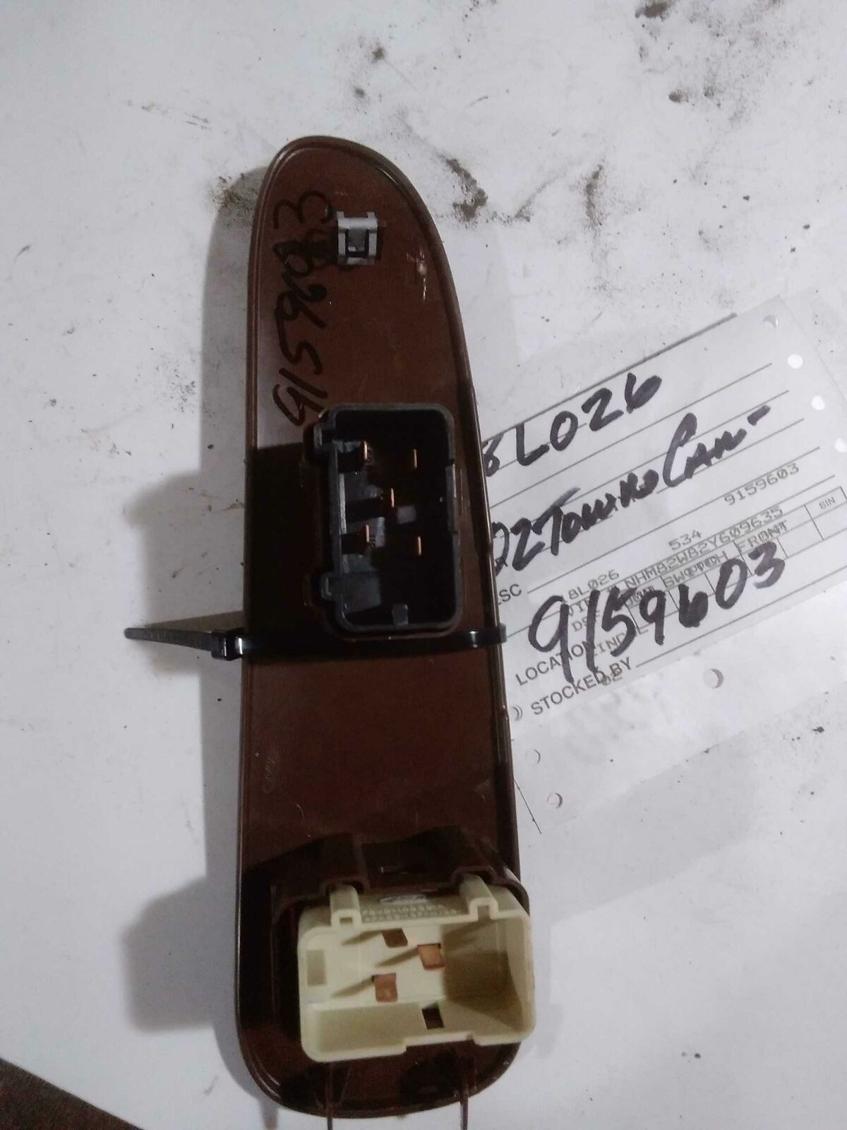 Door Switch Front LINCOLN & TOWN CAR 00 01 02