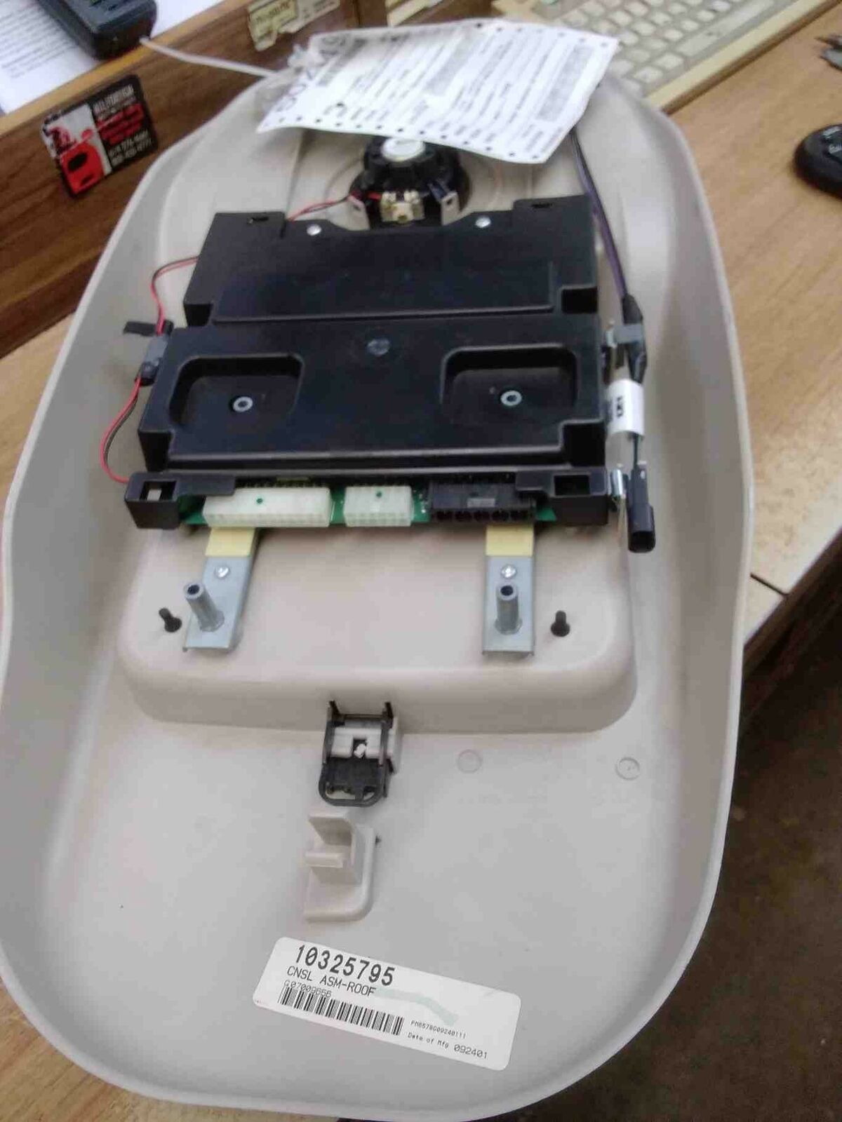 Roof Mount TV Screen wih DVD player and remote OLDS SIHLOUETTE 02