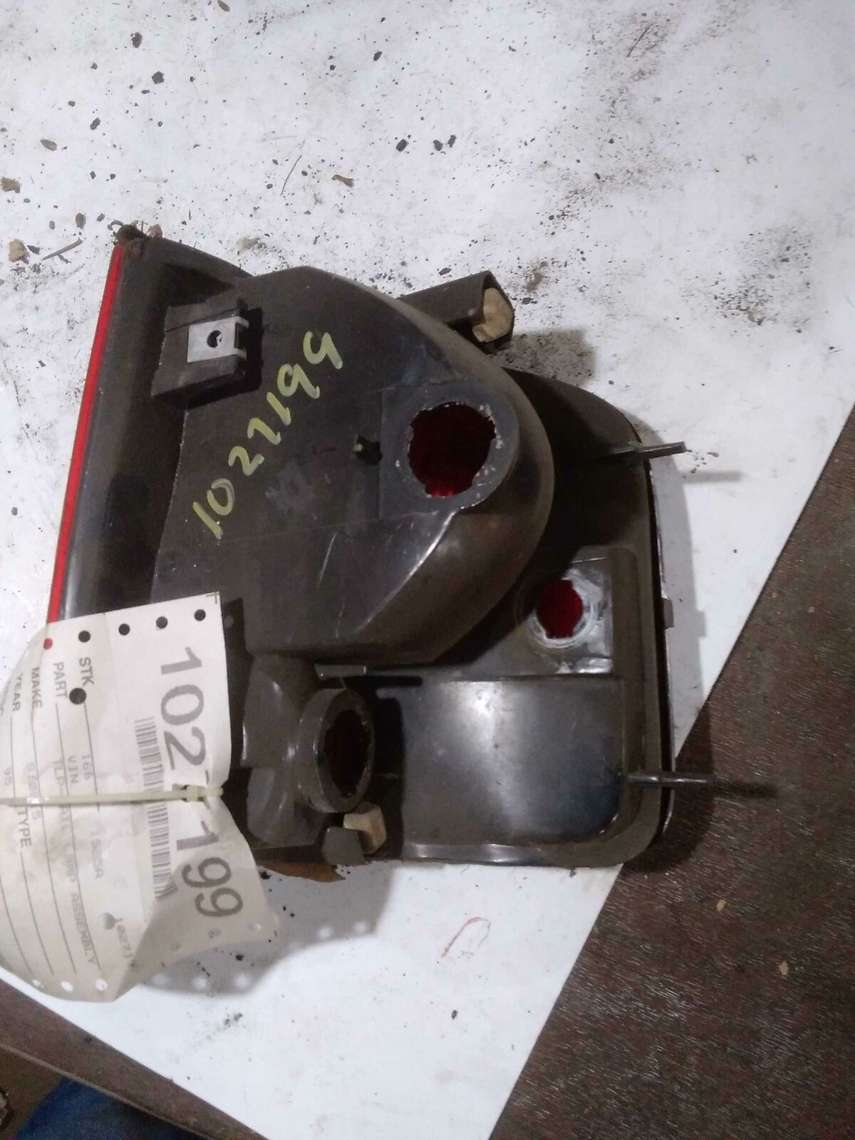 Tail Light Assembly S10/S15/SONOMA TRUCK Left 94 95 96 97 98 99 00 01 02 03 04