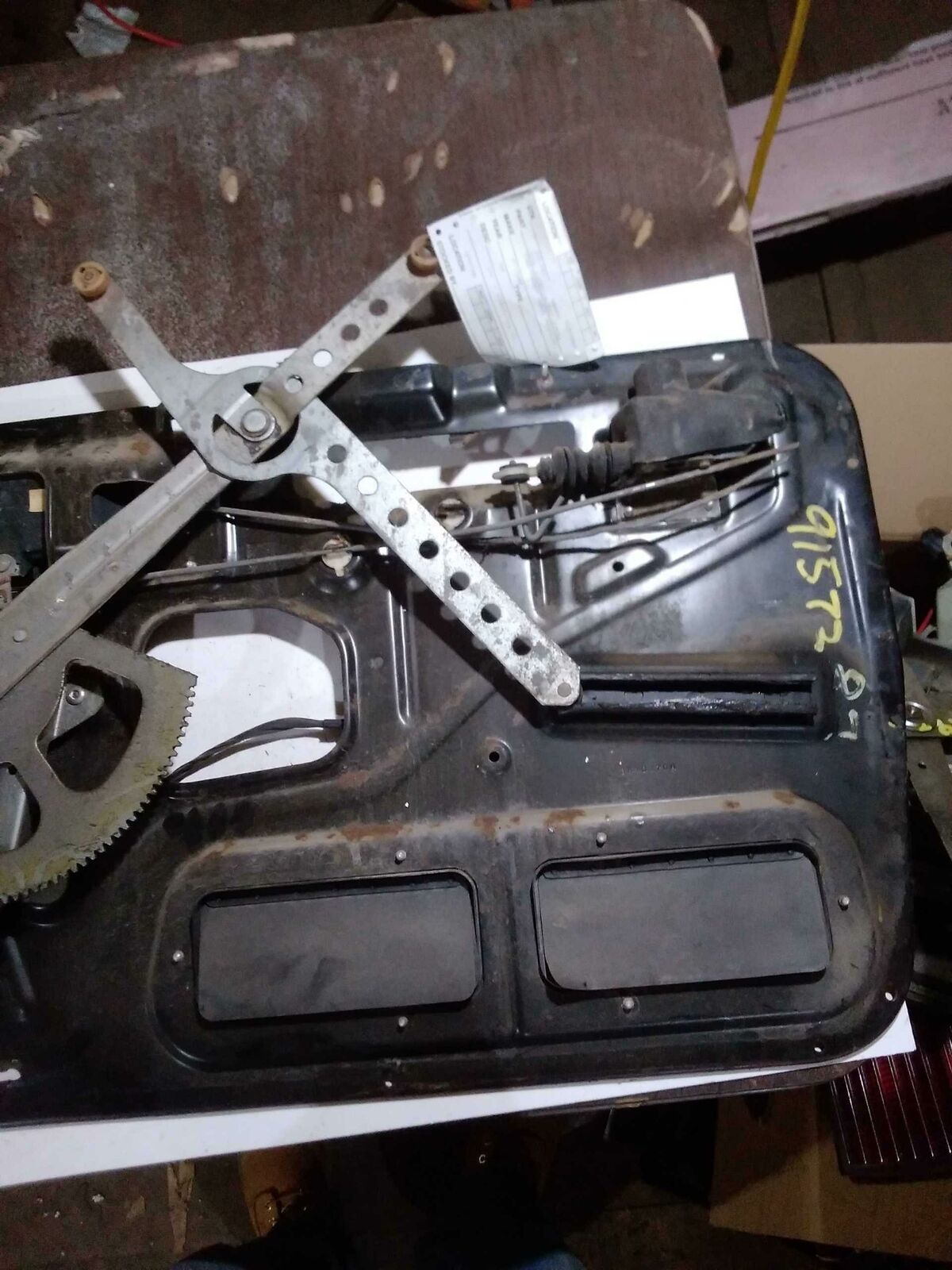 Front Door Regulator CHEVY PICKUP 1500 Left 88 - 02