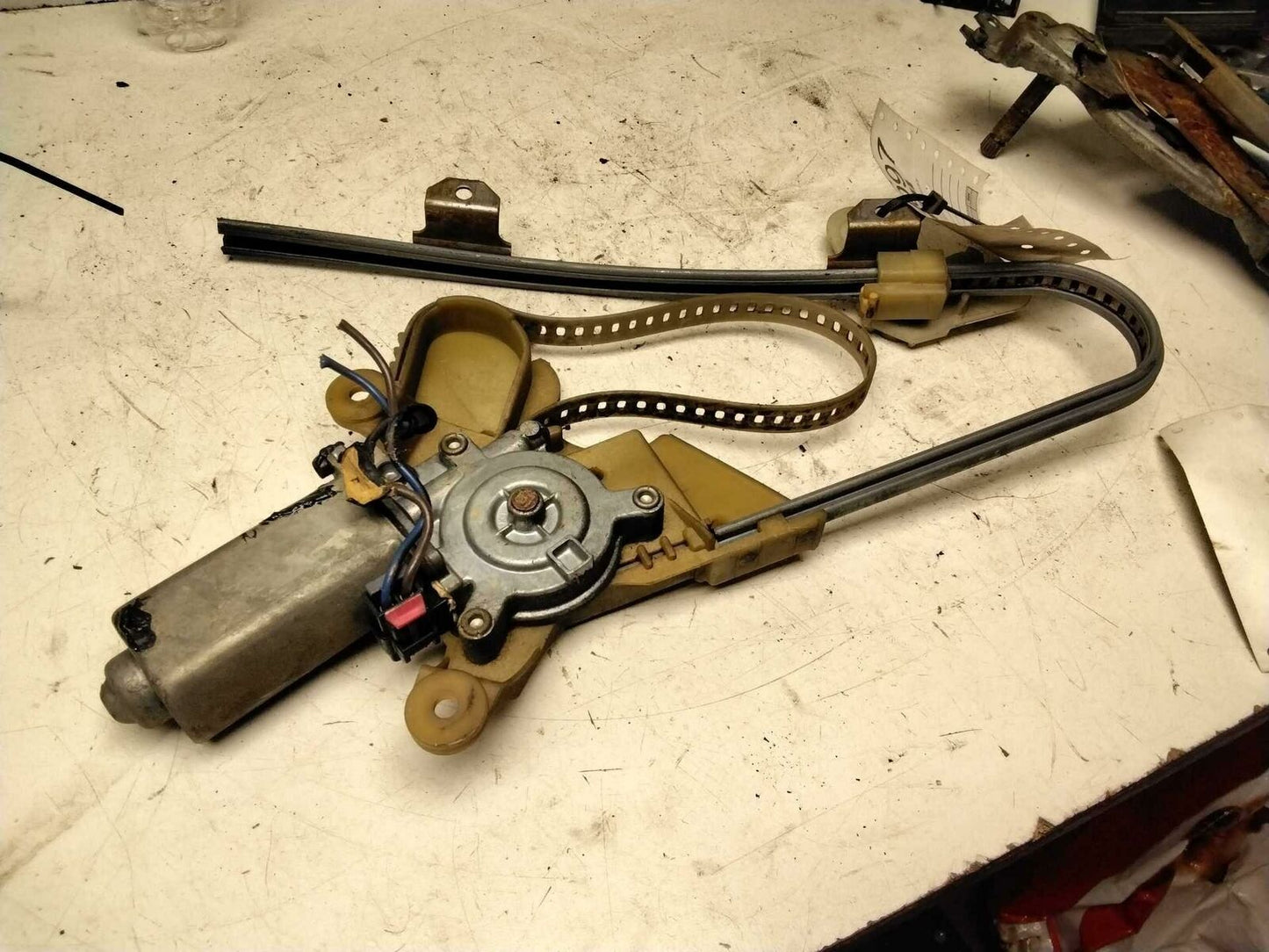 Side/rear/cargo Regulator PONTIAC GRAND PRIX Left 90 91 92 93 94 95 96