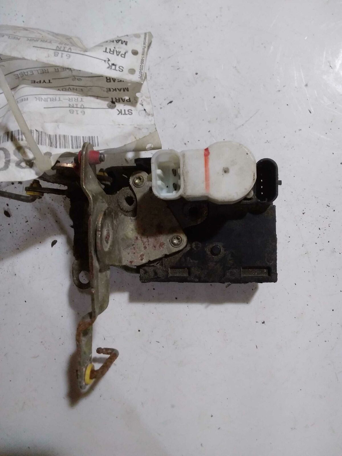 Front Door Latch GMC ENVOY Left 02