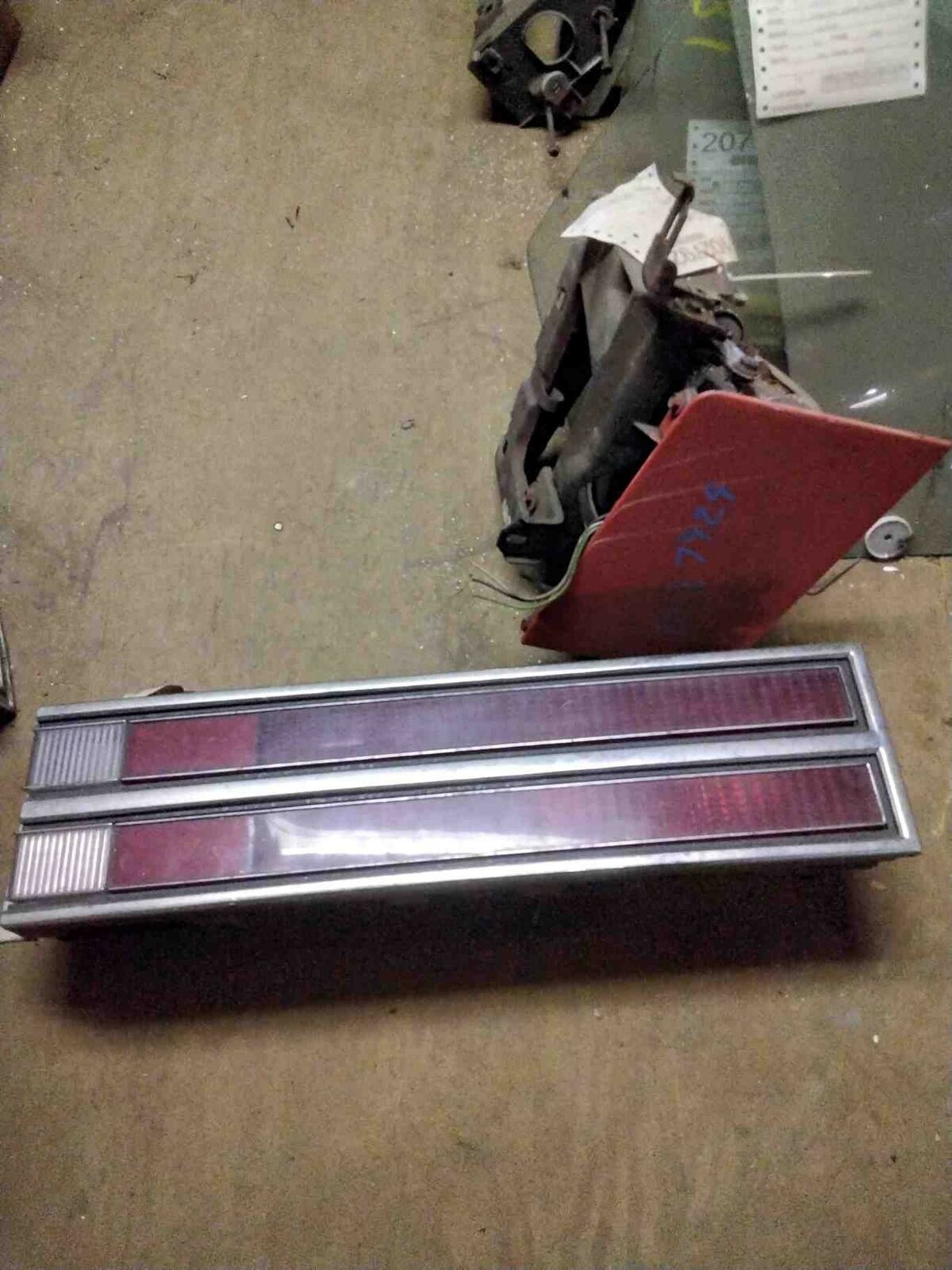 Tail Light Assembly BUICK Electra Right 77