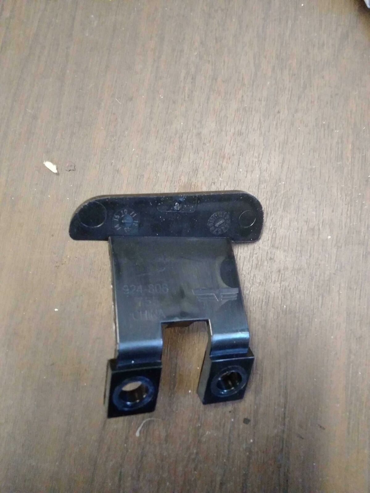 Console Lid Button GMC ENVOY 05