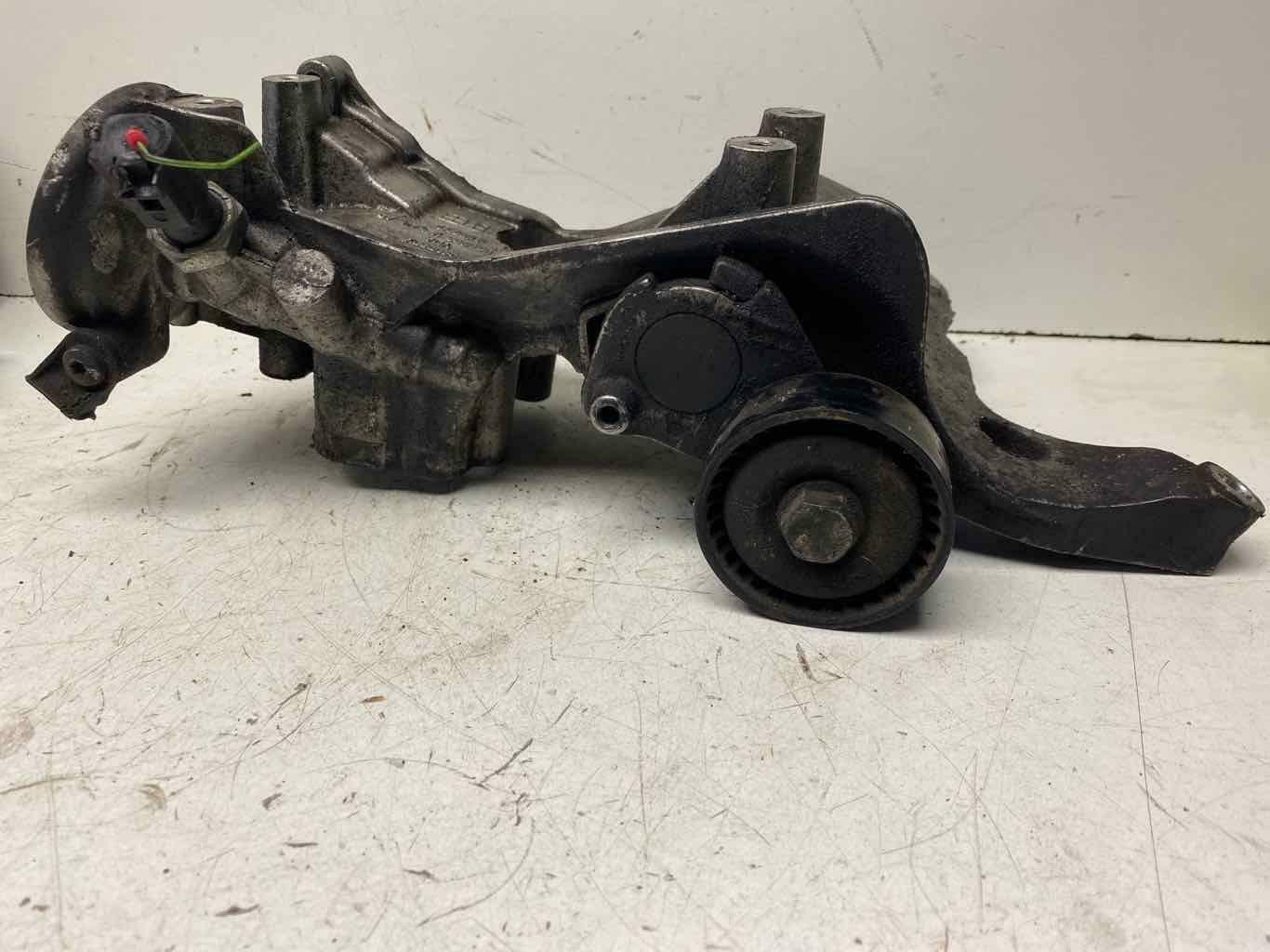 Alternator Bracket VW CC 10