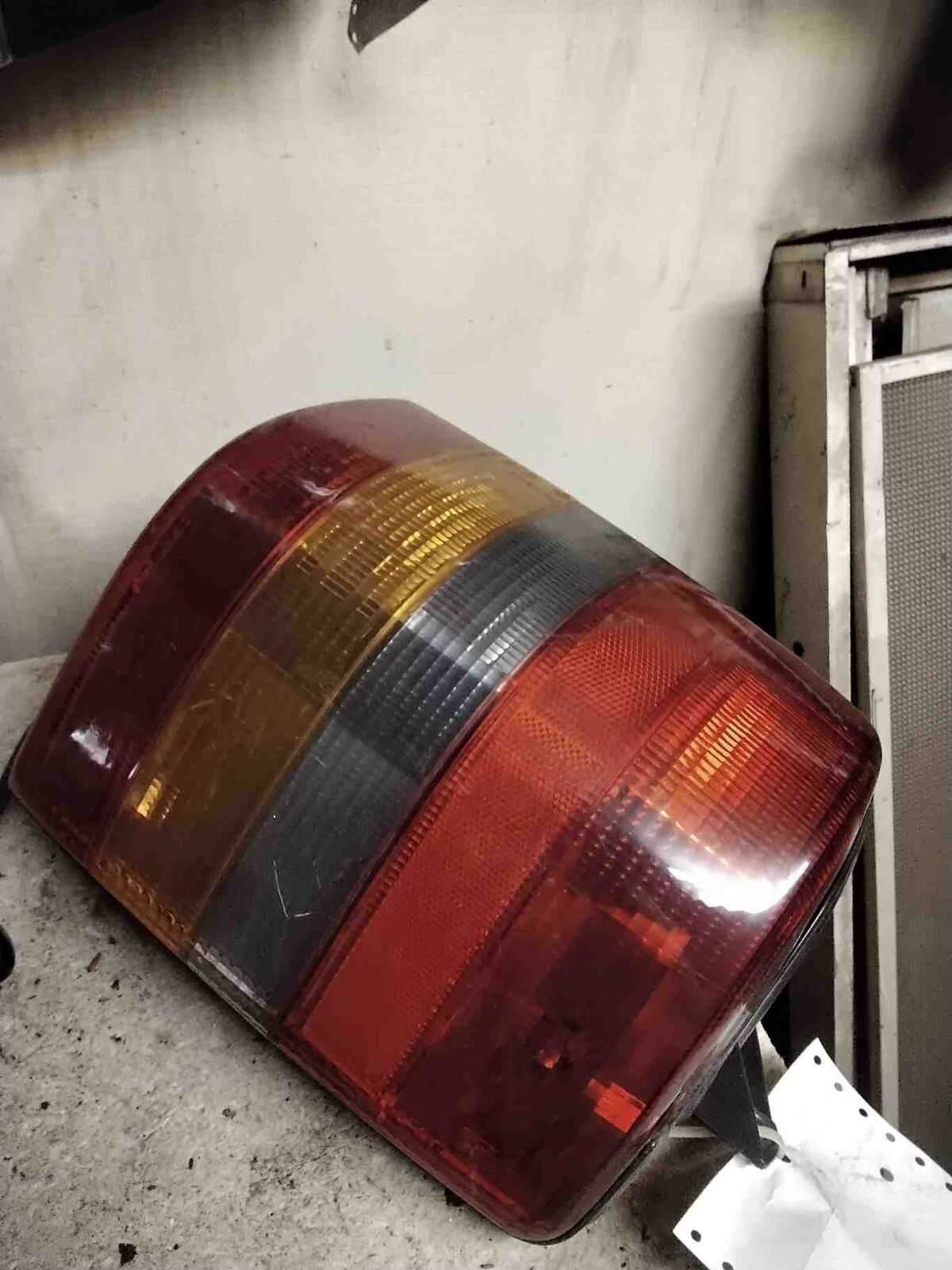 Tail Light Assembly JEEP GRAND CHEROKEE Right 93 94 95 96 97 98