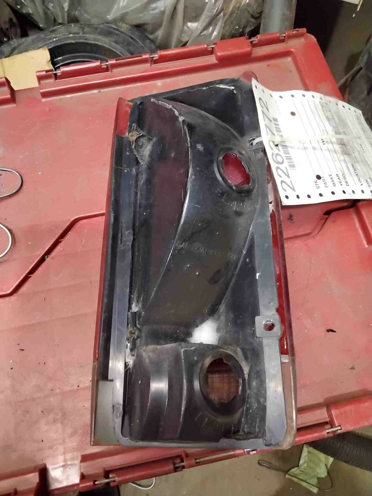 Tail Light Assembly FORD PICKUP F250 Left 87 88 89 90 91 92 93 94 95 96 97