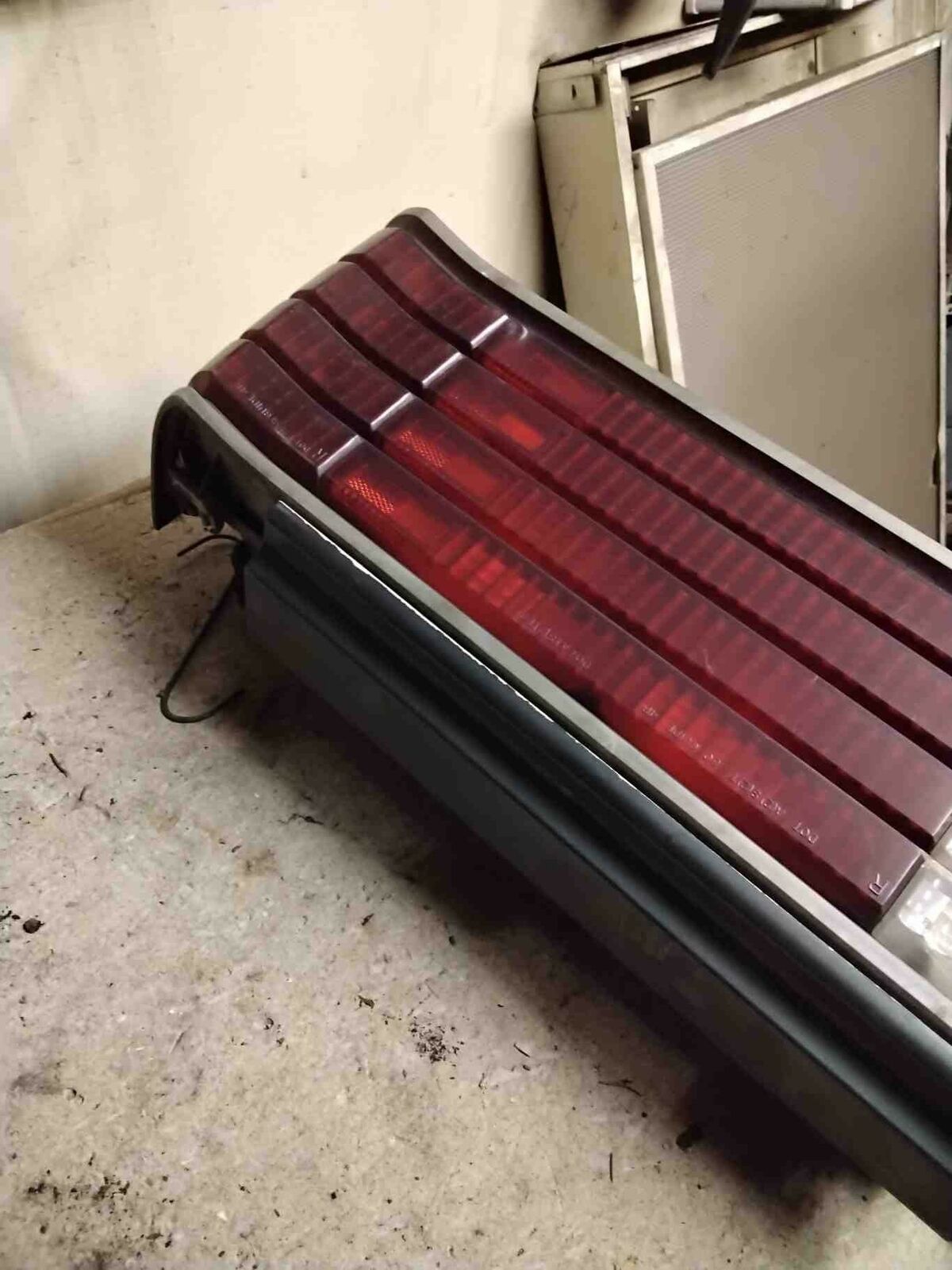 Tail Light Assembly BUICK Le Sabre Right 81