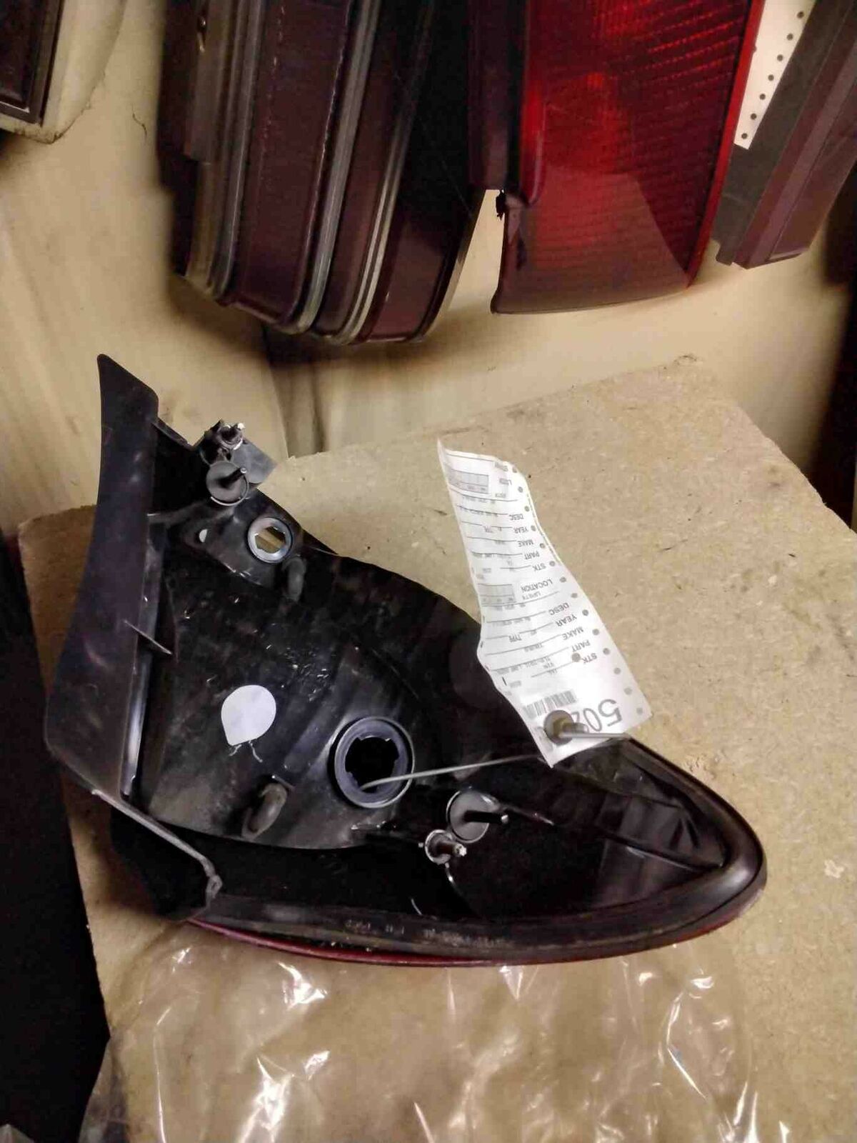 Tail Light Assembly FORD TAURUS Right 04 05 06 07