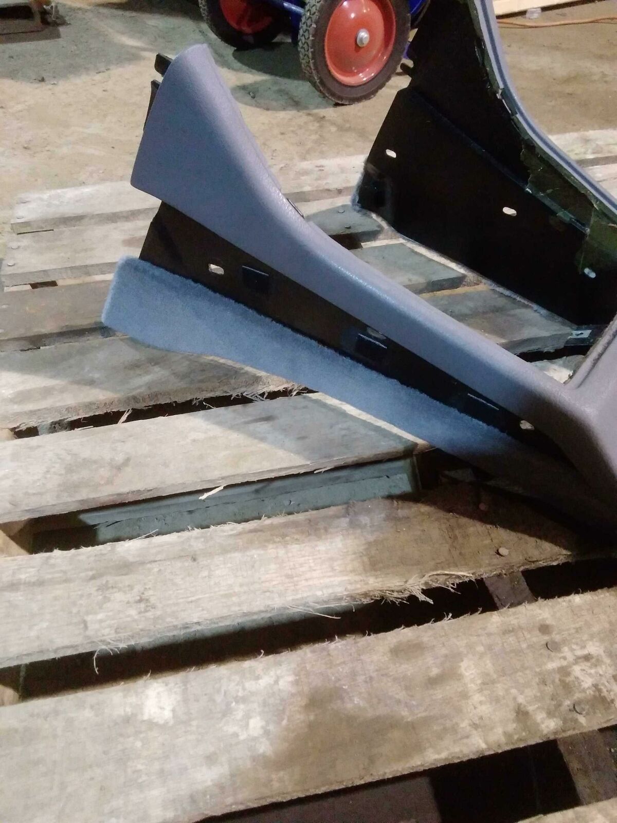 BMW E31 8 Series Center Console 51 16 8 169 060