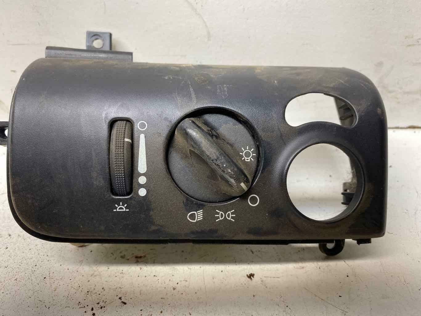 Headlight Switch (dash Mtd) DODGE CARAVAN 96 97 98 99 00