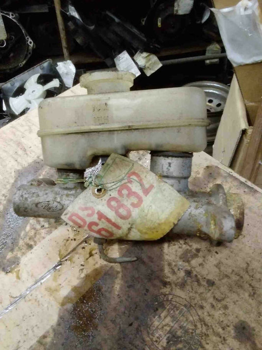 Master Cylinder FORD MUSTANG 87 88 89 90 91 92 93