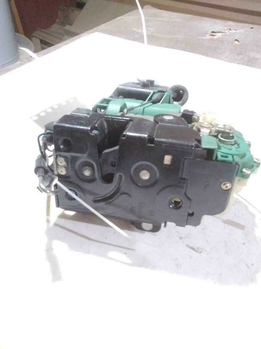 Front Door Latch VOLKSWAGEN GOLF Right 02