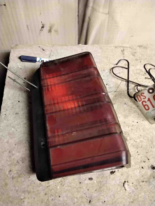 Tail Light Assembly FORD ESCORT Right 81 82 83 84 85 86 87 88 89 90