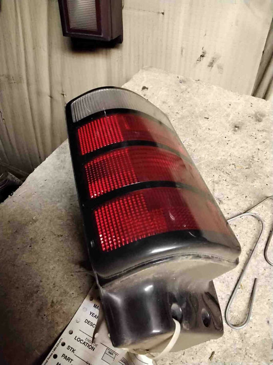 Tail Light Assembly DODGE CARAVAN Right 91 92 93 94 95