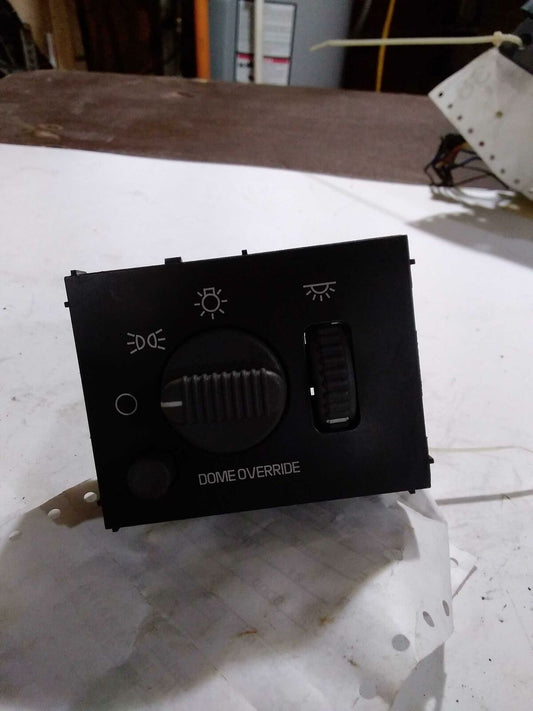Headlight Switch CHEVY TAHOE 01