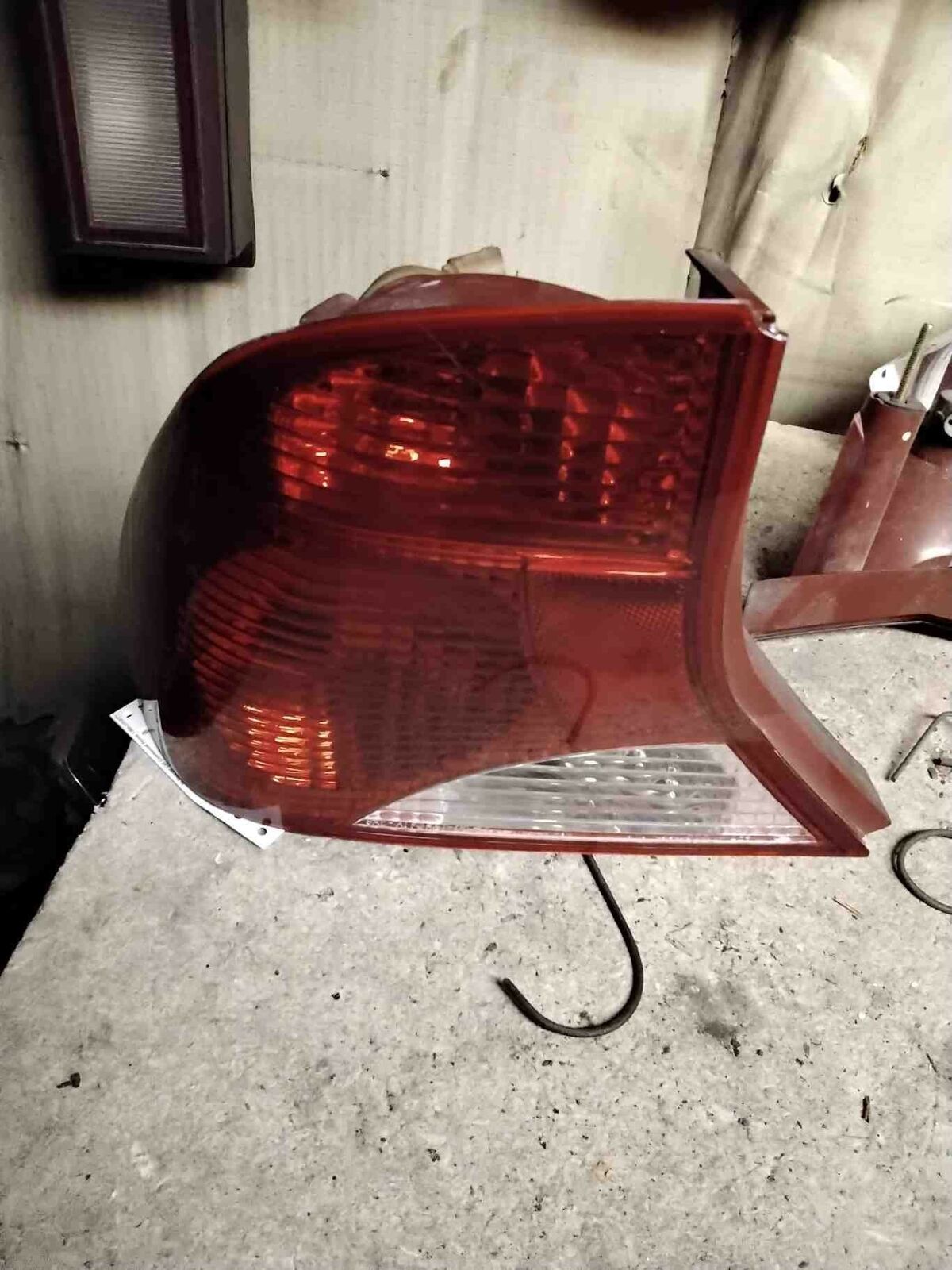 Tail Light Assembly FORD FOCUS Left 00 01 02 03 04