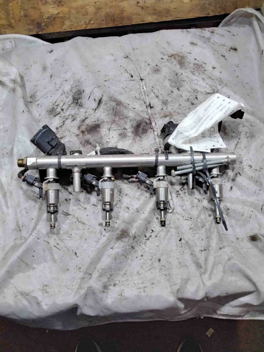 Fuel Injection Rail VOLKSWAGEN GOLF 15