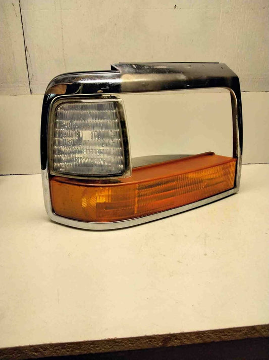 Headlight frame / turn signal / park lamp.  FORD BRONCO 96