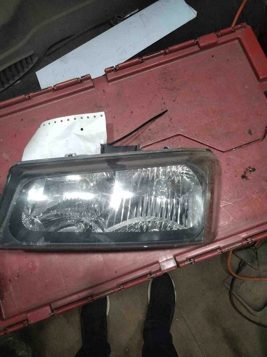 Headlamp Assembly CHEVY SILVERADO 2500 Left 03 04 05 06 07