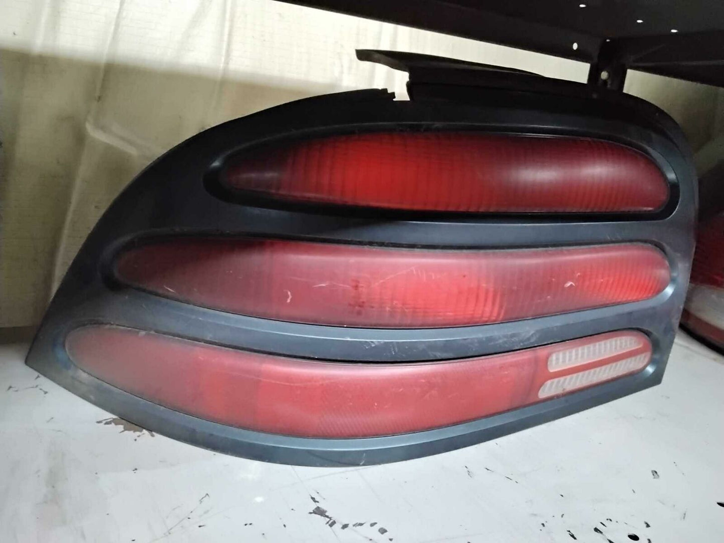 Tail Light Assembly FORD MUSTANG Left 94 95