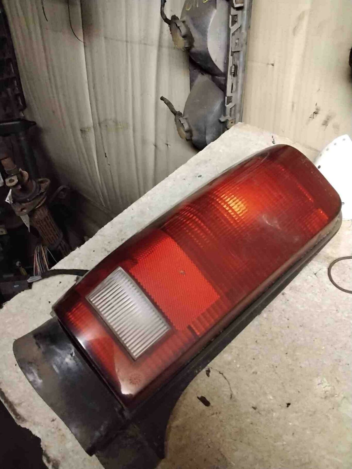 Tail Light Assembly DODGE CARAVAN Left 84 85 86