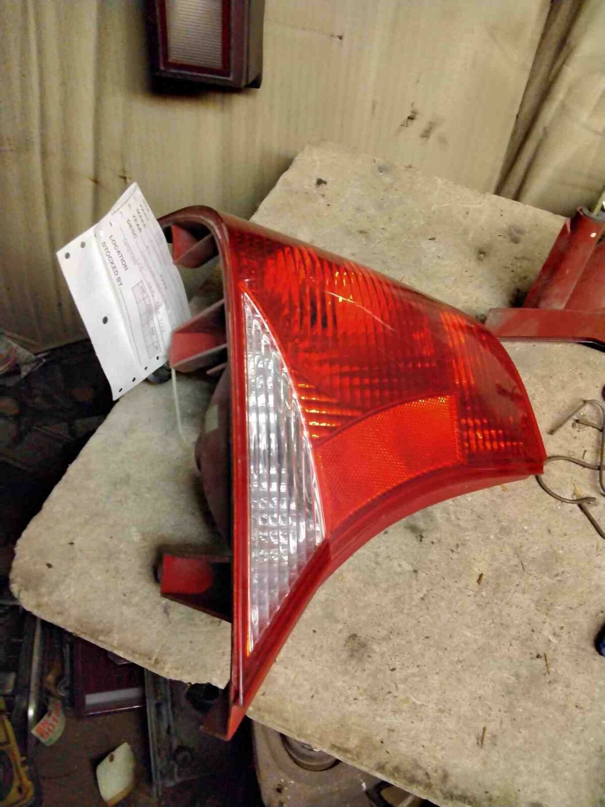 Tail Light Assembly FORD FOCUS Left 00 01 02 03 04