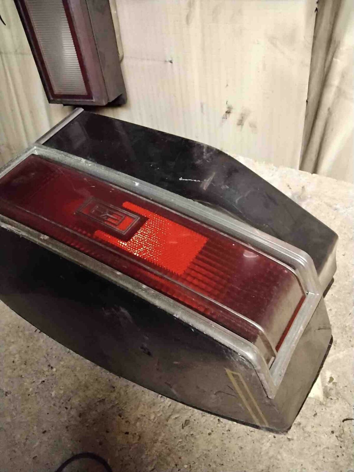 Tail Light Assembly OLDSMOBILE Right 81